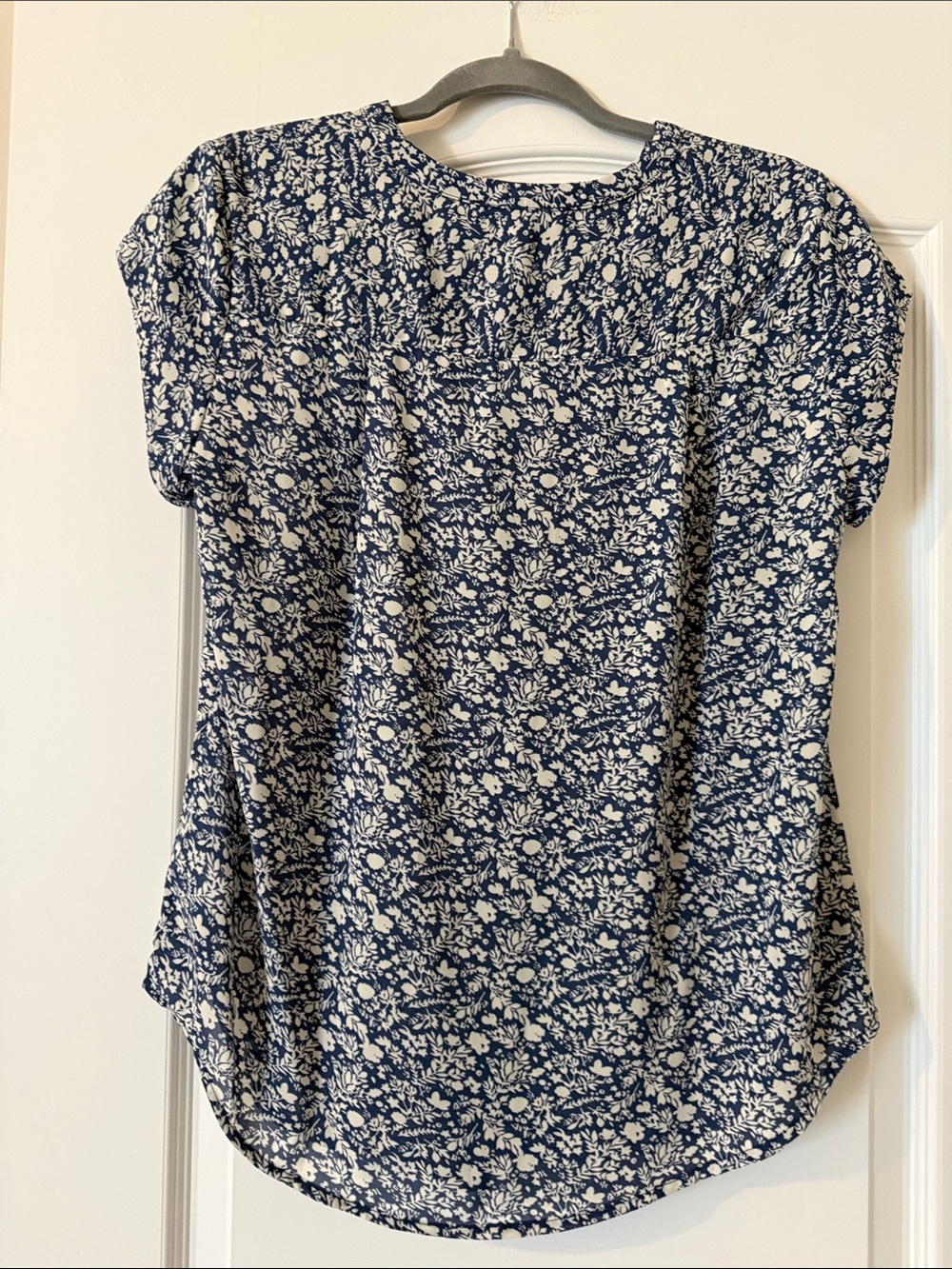 Women's Navy Floral V-Neck Cap-Sleeve Blouse - Picture 5 of 7